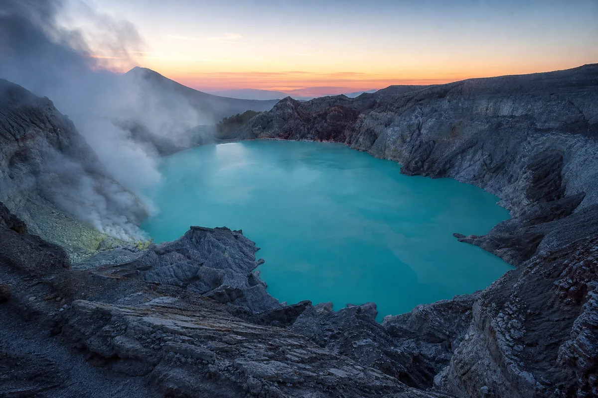 Danau kawah Ijen di Jawa Timur
